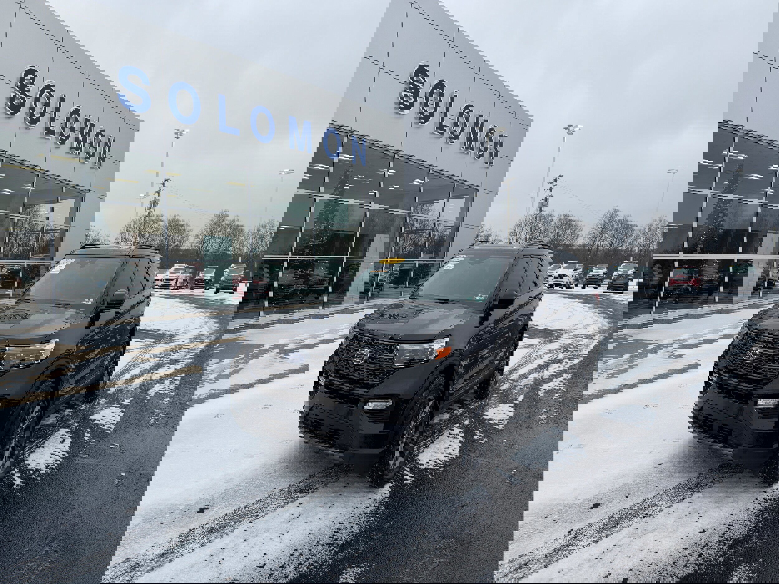 Certified 2022 Ford Explorer XLT w/ Equipment Group 202A image 8