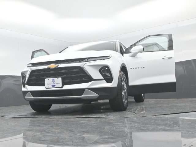 Used 2025 Chevrolet Blazer LT AWD/4WD image 31