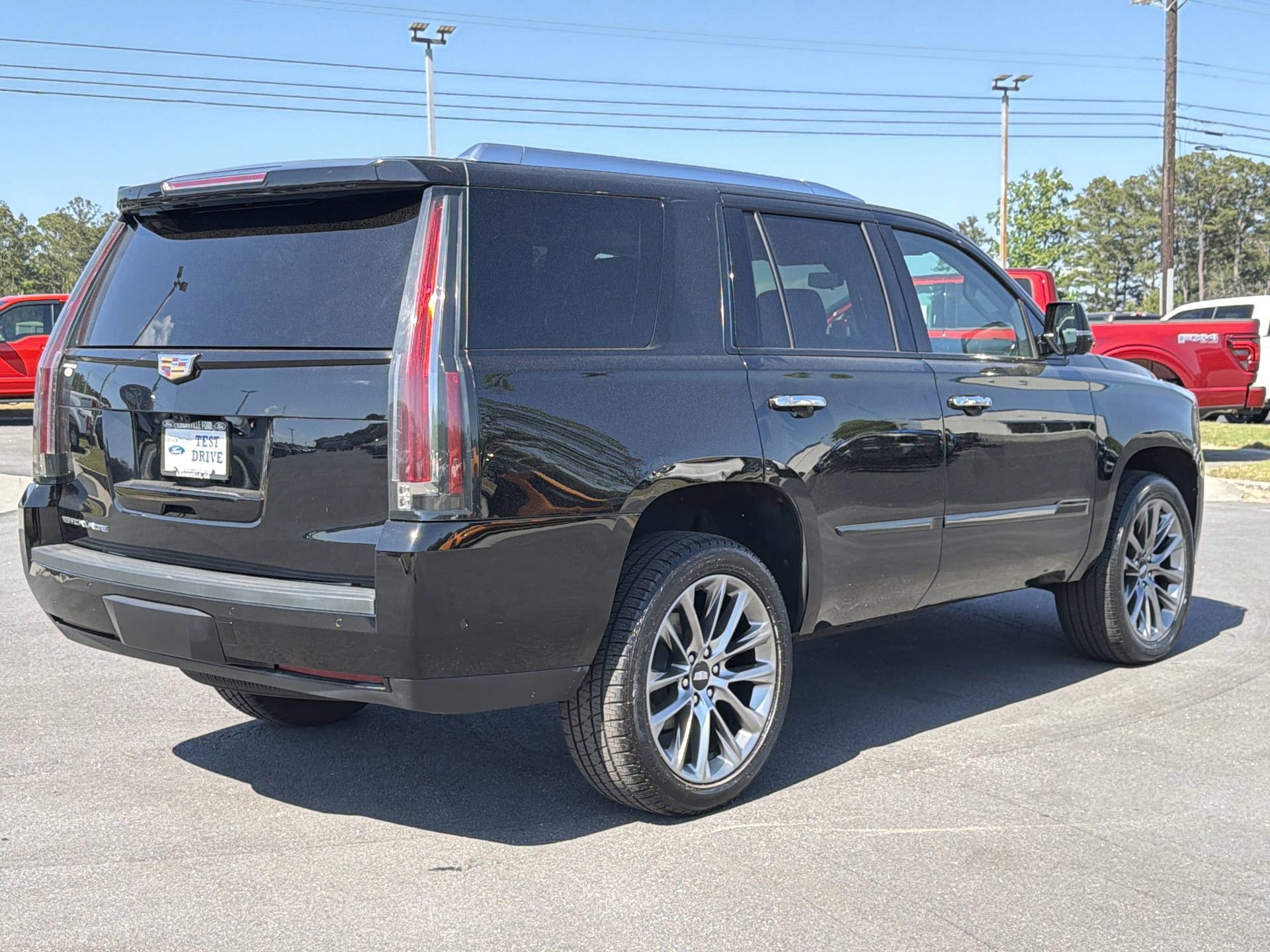 Used 2020 Cadillac Escalade Luxury w/ Escalade Sport Edition AWD/4WD image 4
