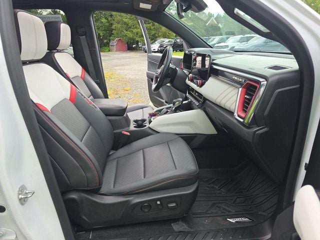 Used 2024 GMC Canyon AT4X AWD/4WD image 9