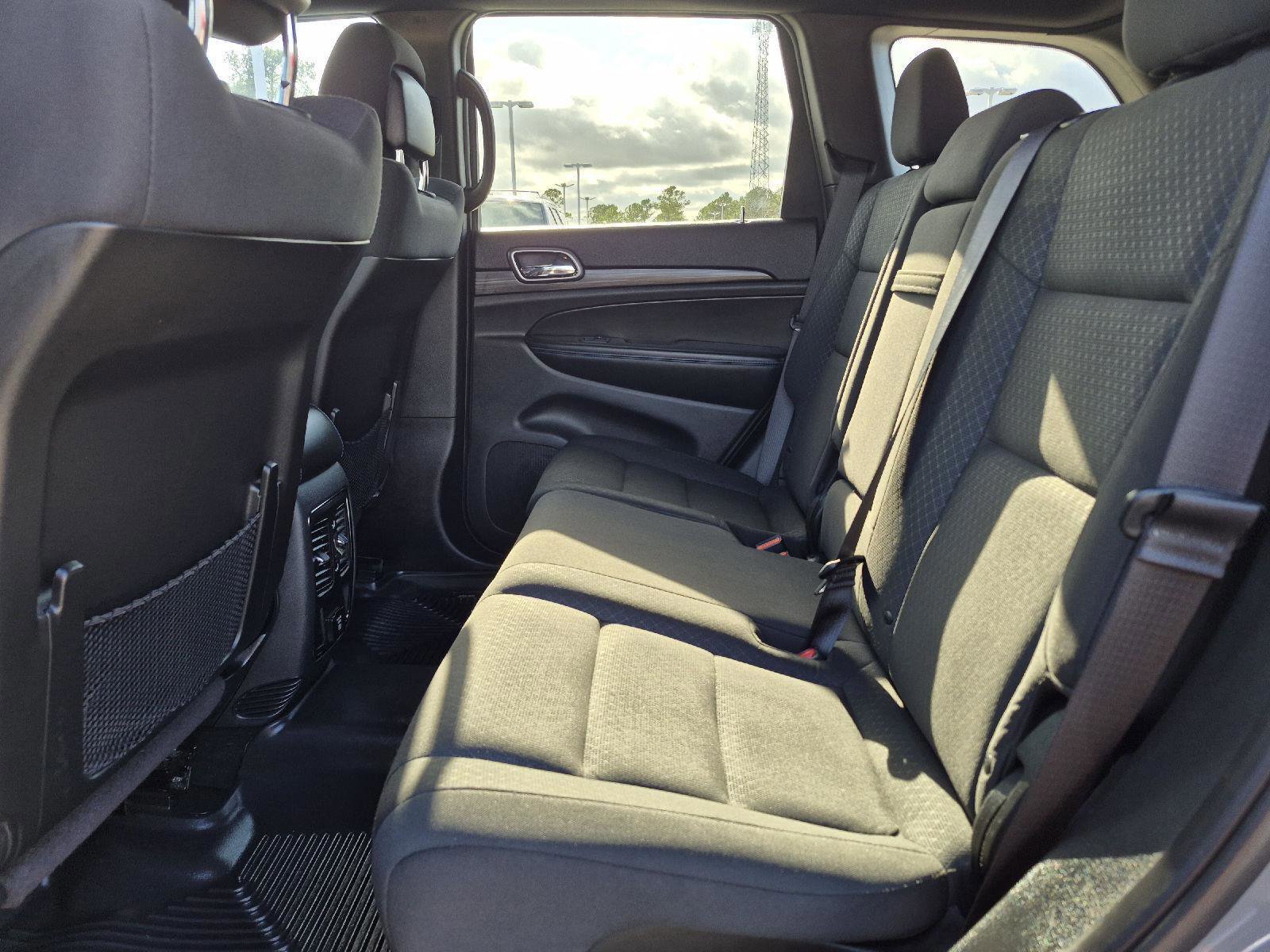 Used 2019 Jeep Grand Cherokee Laredo image 23