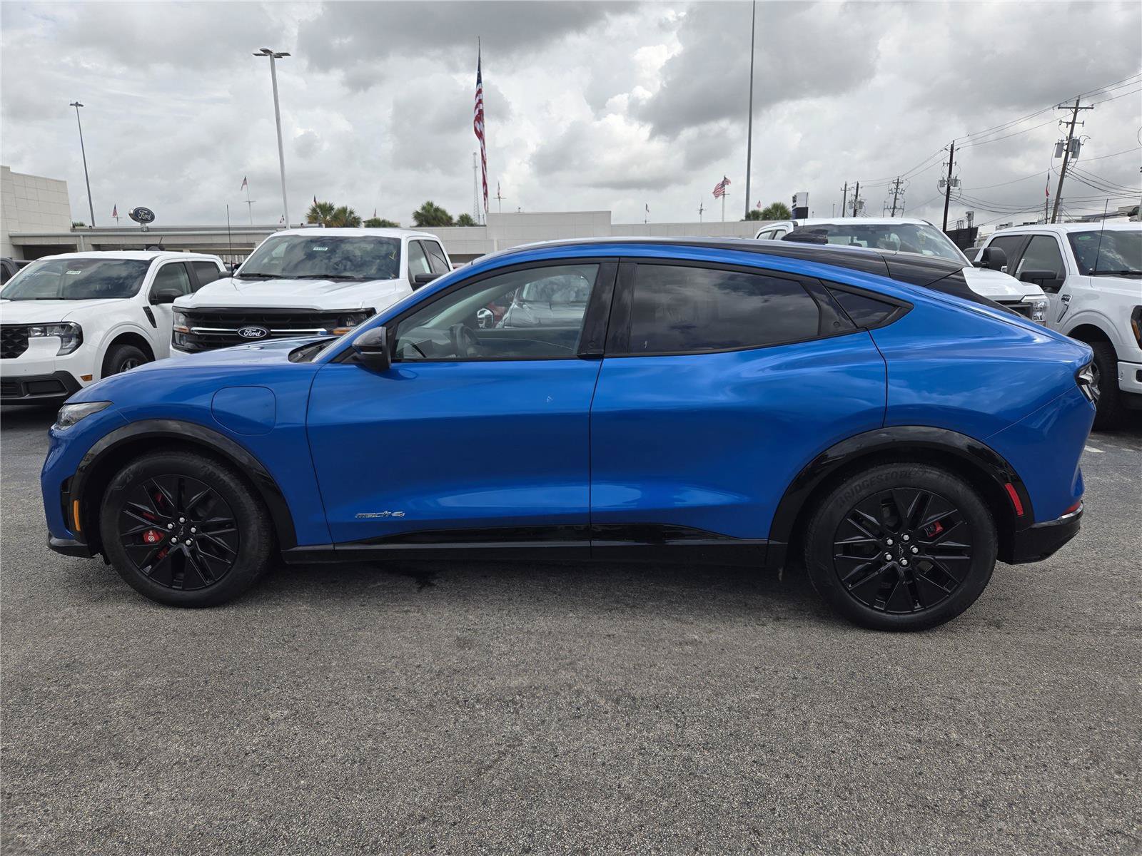 Certified 2025 Ford Mustang Mach-E Premium w/ Sport Appearance Package AWD/4WD image 5