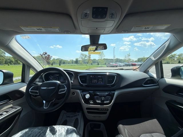 Used 2022 Chrysler Voyager LX FWD image 21