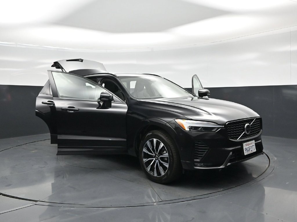 Used 2025 Volvo XC60 B5 Plus AWD/4WD image 32