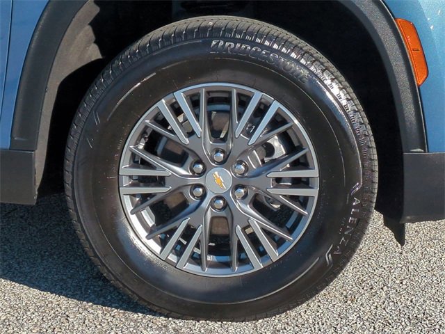 Used 2025 Chevrolet Traverse LT w/ Driver Confidence Package image 11