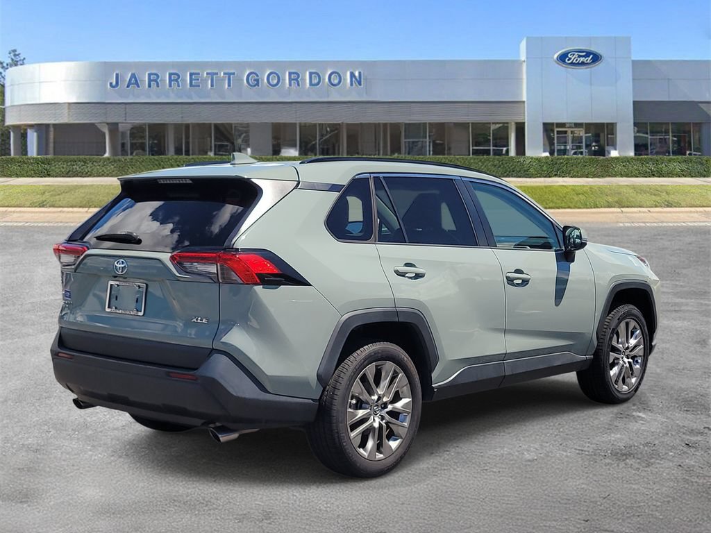 Used 2020 Toyota RAV4 XLE Premium FWD image 4