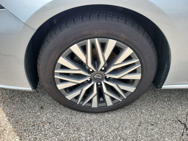 Used 2024 Nissan Altima 2.5 SV FWD image 9