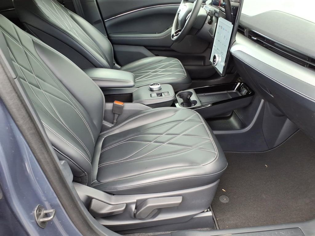 Certified 2021 Ford Mustang Mach-E Select w/ Comfort/Technology Package RWD image 6