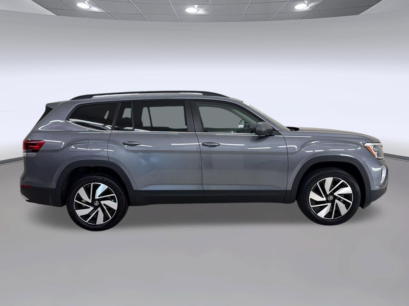 Used 2025 Volkswagen Atlas SE FWD image 8