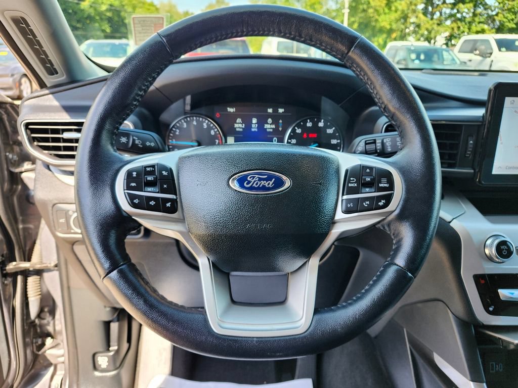 Certified 2022 Ford Explorer XLT w/ Equipment Group 202A AWD/4WD image 29
