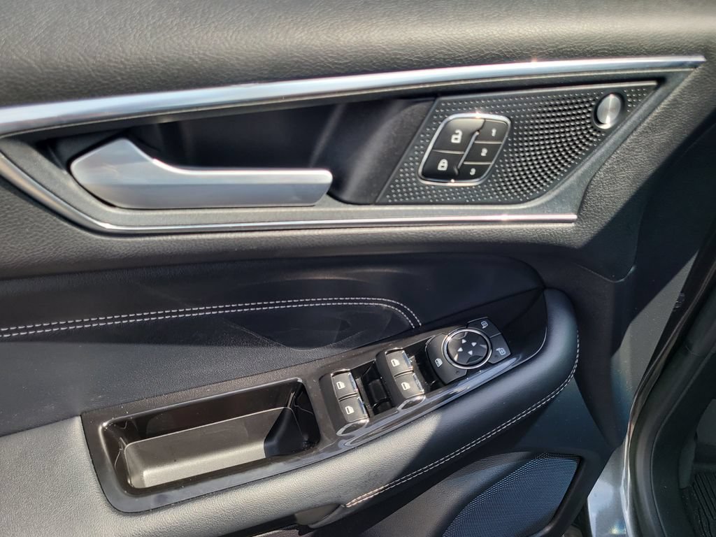 Certified 2019 Ford Edge Titanium w/ Equipment Group 301A FWD image 16