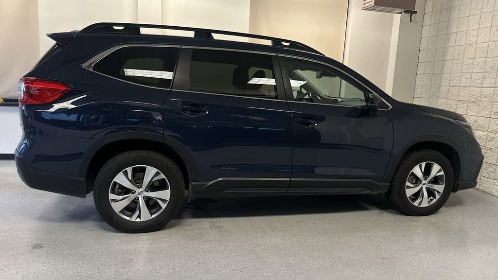 Used 2024 Subaru Ascent Premium w/ Convenience Package image 3