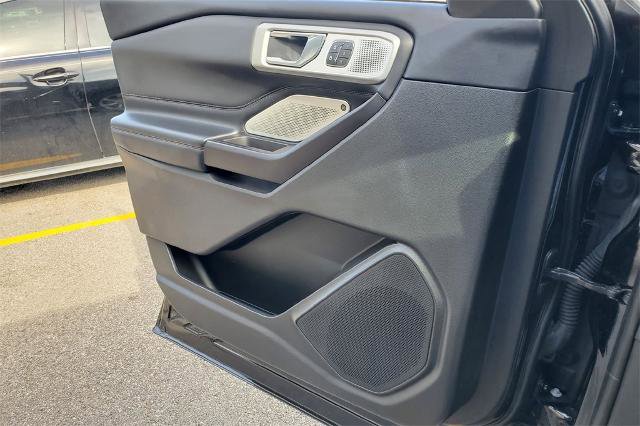 Certified 2020 Ford Explorer Platinum w/ Premium Technology Package image 18