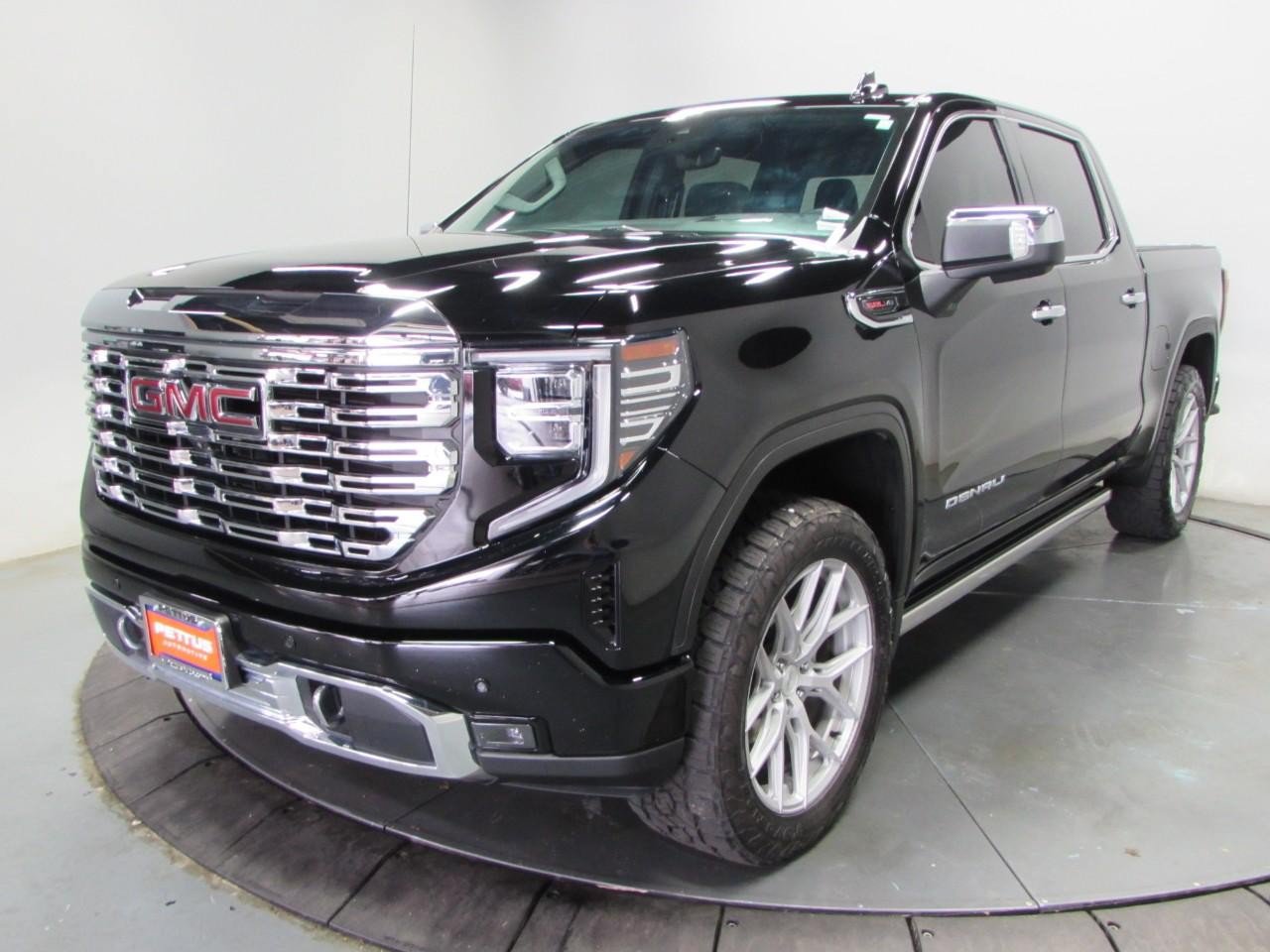Used 2023 GMC Sierra 1500 Denali w/ Denali Reserve Package AWD/4WD image 3