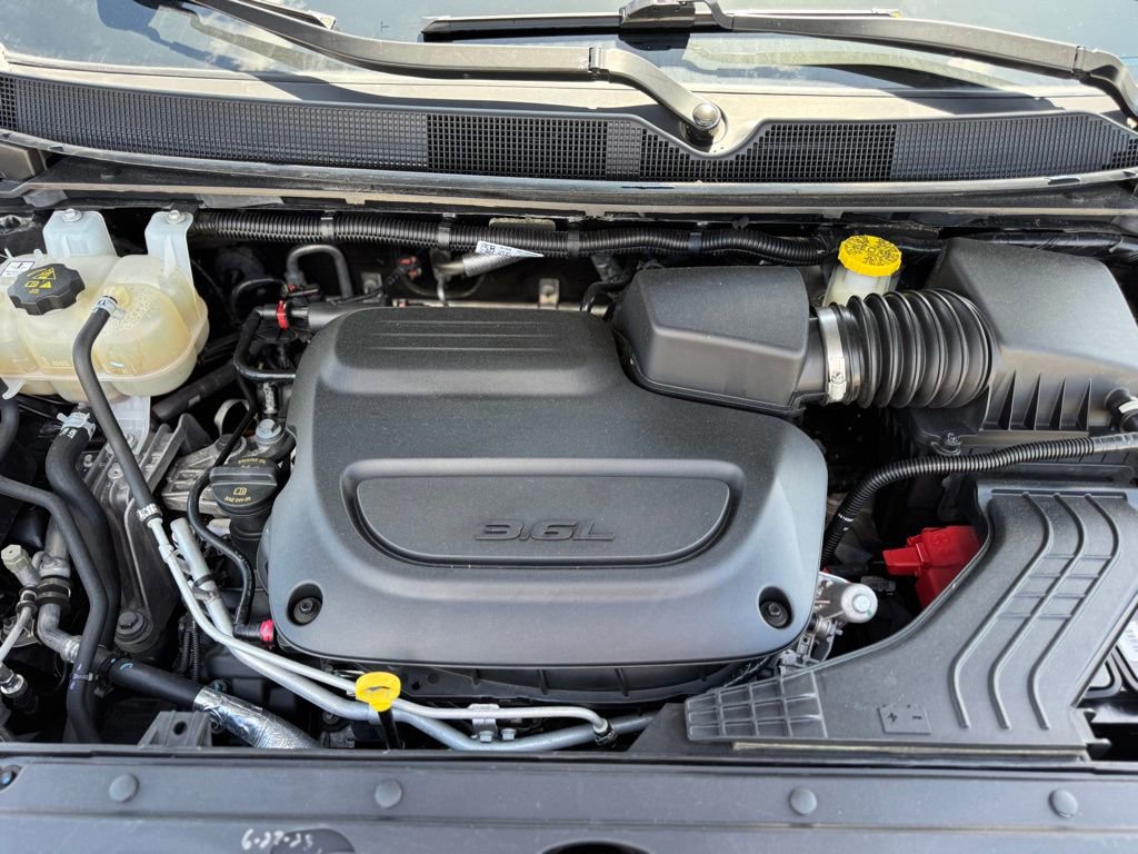Used 2023 Chrysler Pacifica Touring-L FWD image 47