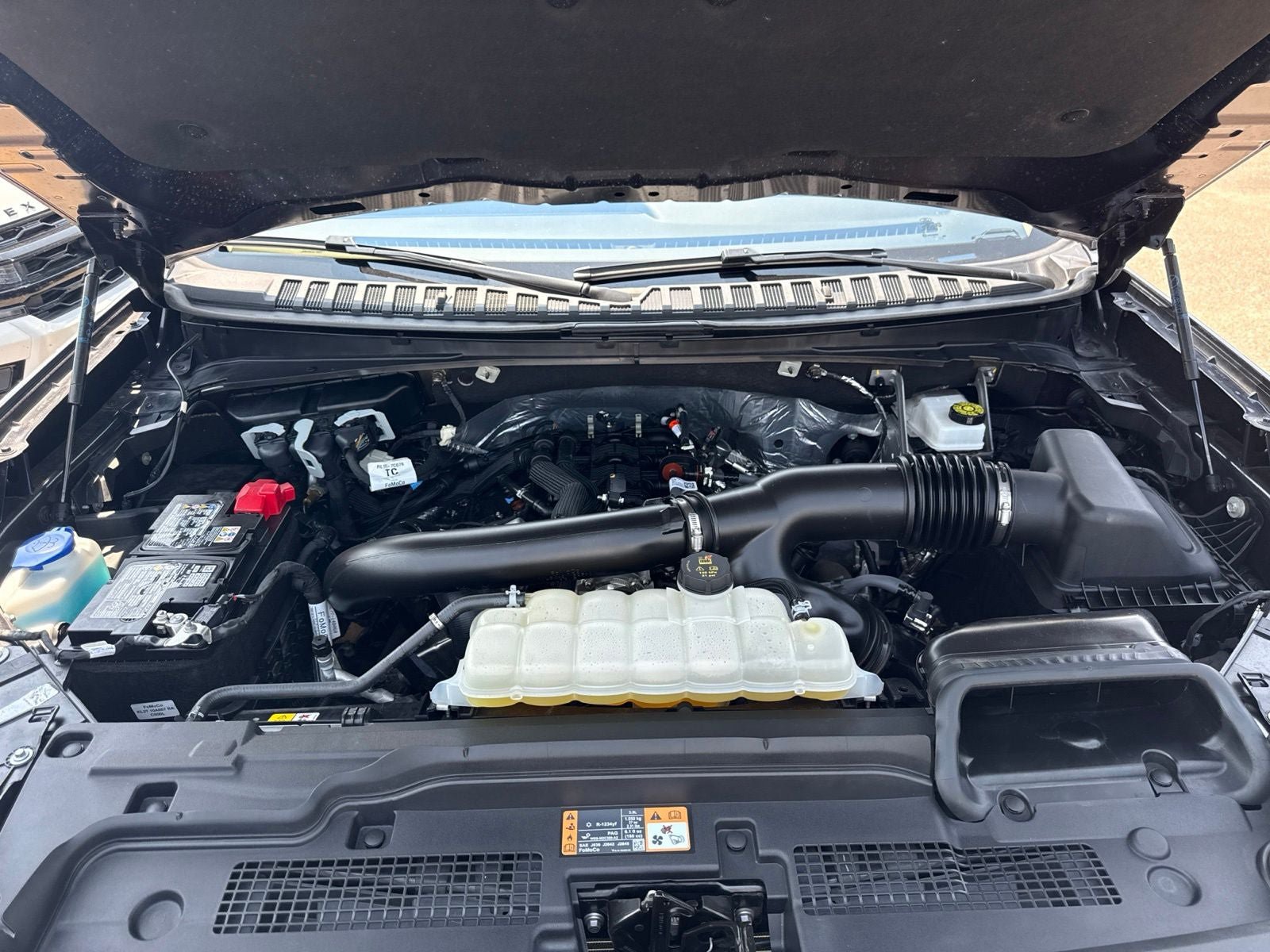 Certified 2025 Ford Expedition Active AWD/4WD image 16