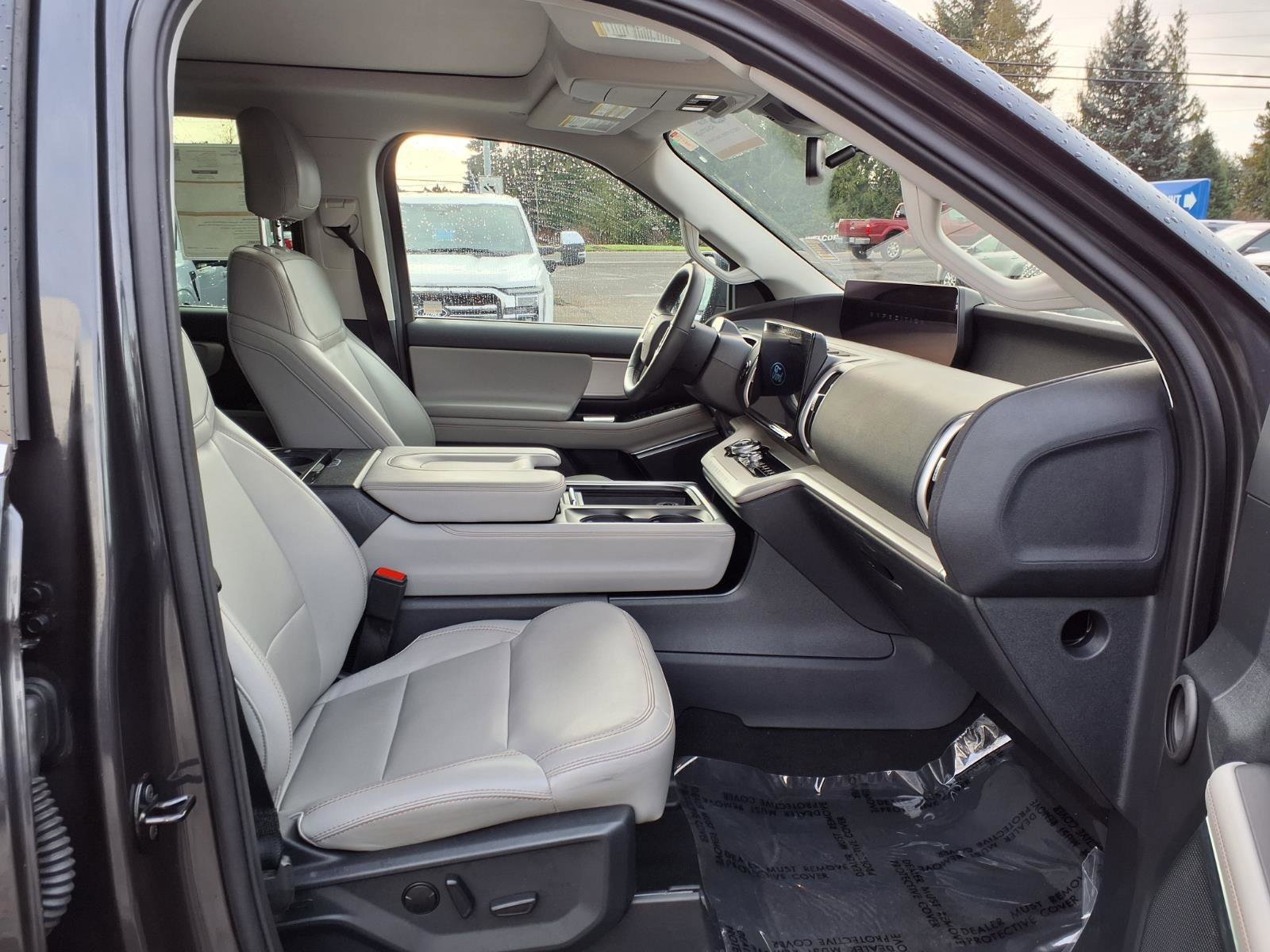 Certified 2025 Ford Expedition Active image 6