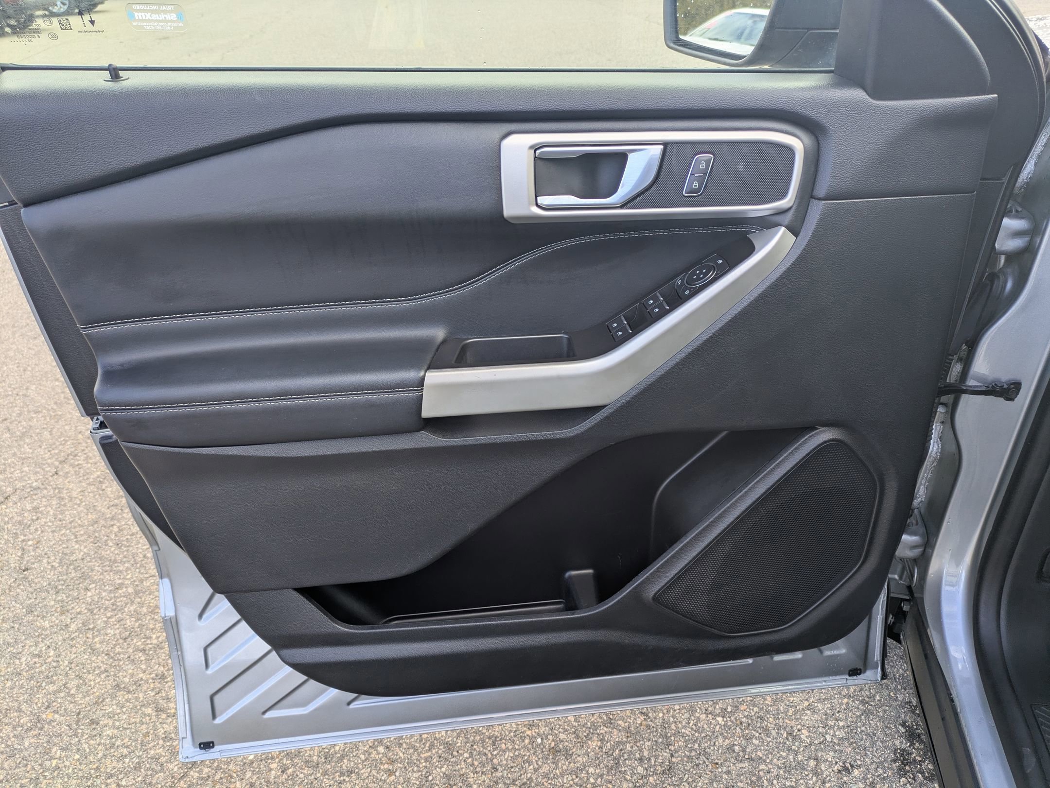 Certified 2022 Ford Explorer XLT w/ Equipment Group 202A image 12