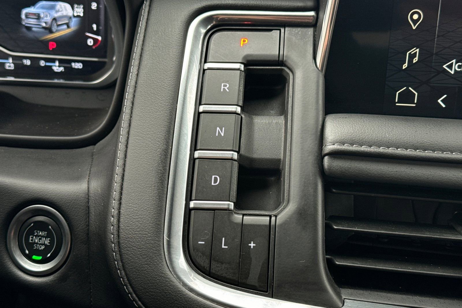 Used 2024 GMC Yukon XL SLE image 22