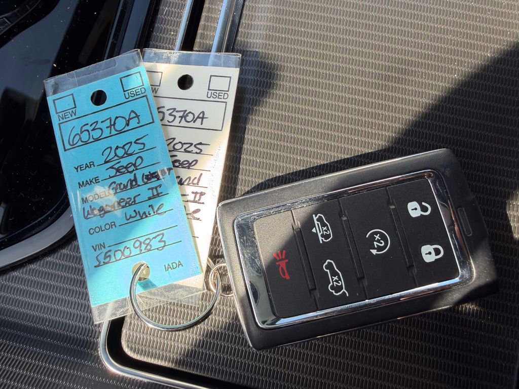 Used 2025 Jeep Grand Wagoneer L Series II Obsidian w/ Quick Order Packagew 28T image 33