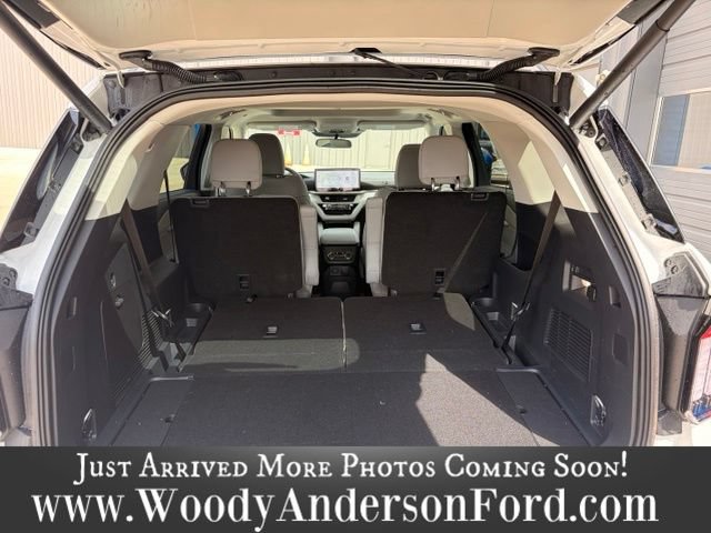 Certified 2025 Ford Explorer Active w/ Active Comfort Package AWD/4WD image 6