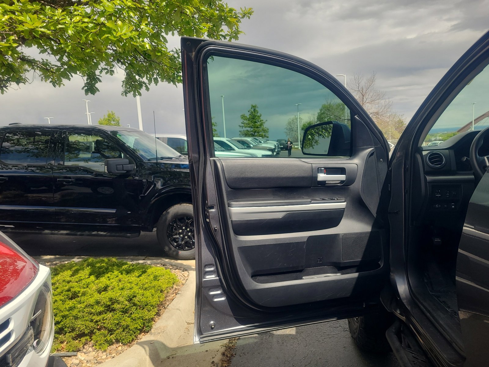 Used 2018 Toyota Tundra SR5 AWD/4WD image 13