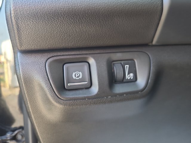 Used 2023 GMC Acadia SLE w/ Driver Convenience Package FWD image 28