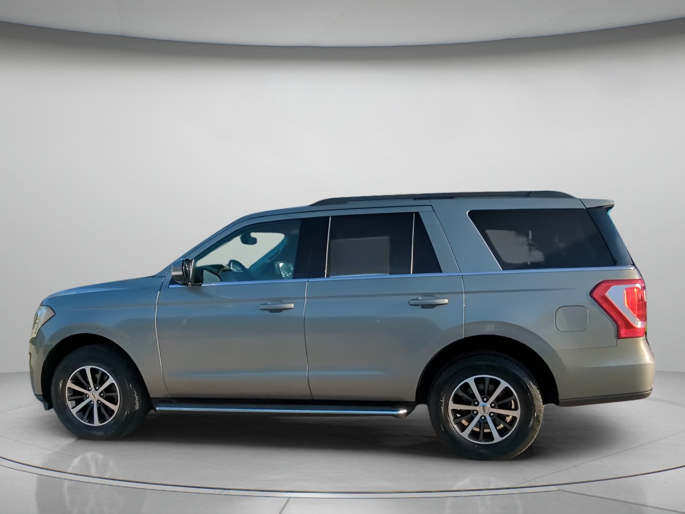 Certified 2019 Ford Expedition XLT w/ Equipment Group 202A RWD image 19