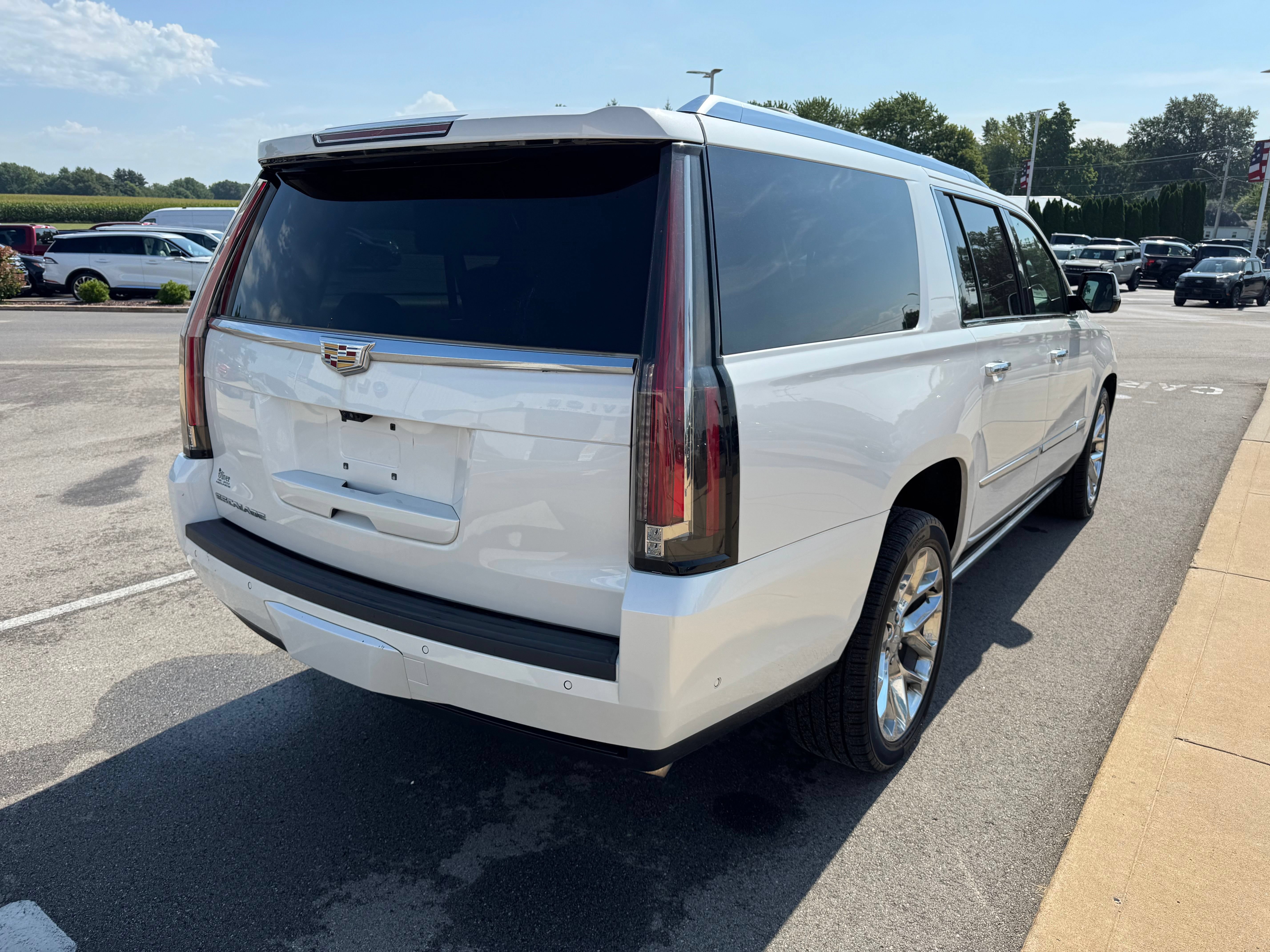 Used 2018 Cadillac Escalade ESV Platinum AWD/4WD image 7