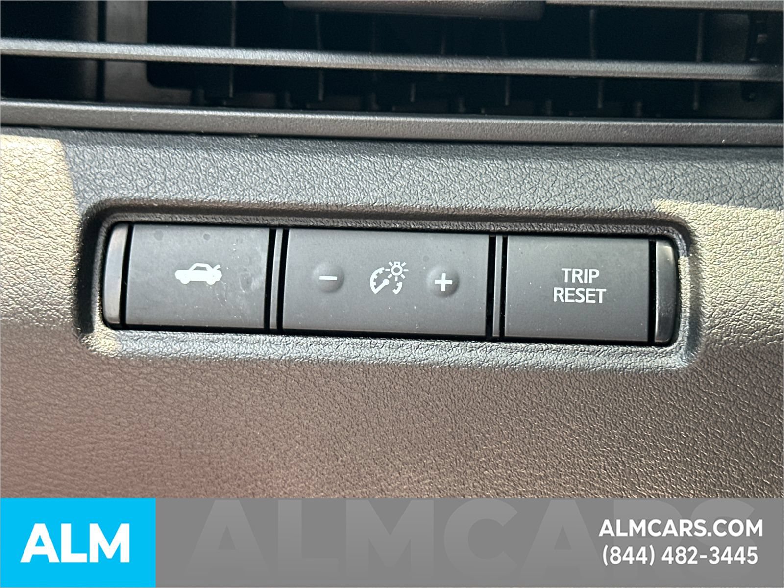 Used 2024 Nissan Altima 2.5 SV FWD image 35