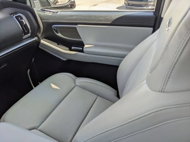 Certified 2025 Ford Expedition Platinum w/ Driver's Package AWD/4WD image 18