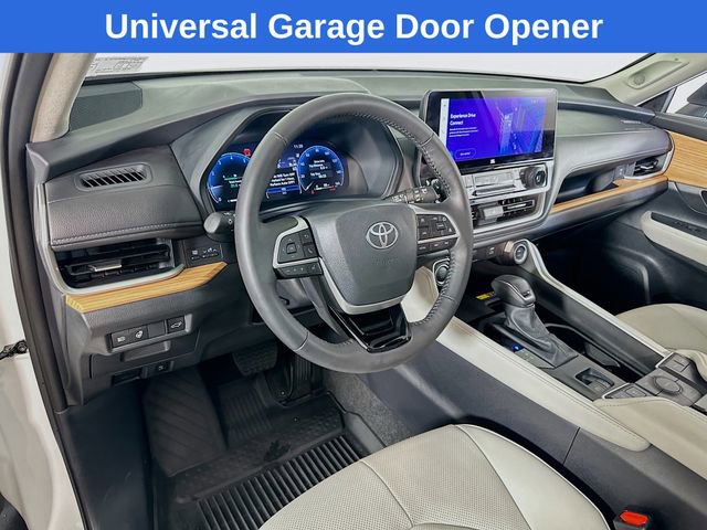 Used 2025 Toyota Grand Highlander AWD image 21