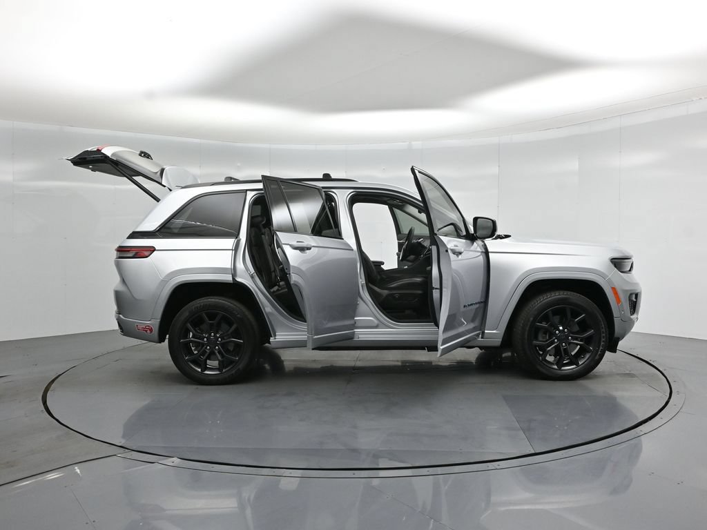 Used 2023 Jeep Grand Cherokee 30th Anniversary AWD/4WD image 4