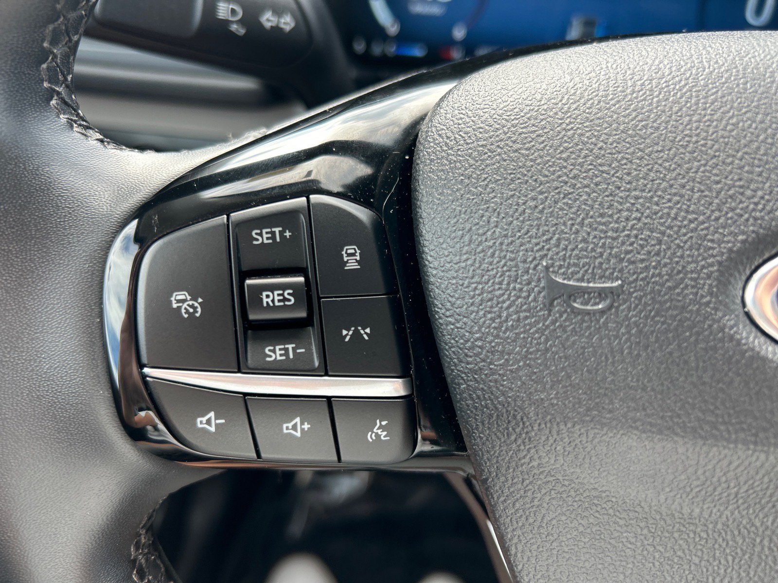 Certified 2023 Ford Escape Platinum w/ Premium Technology Package AWD/4WD image 25