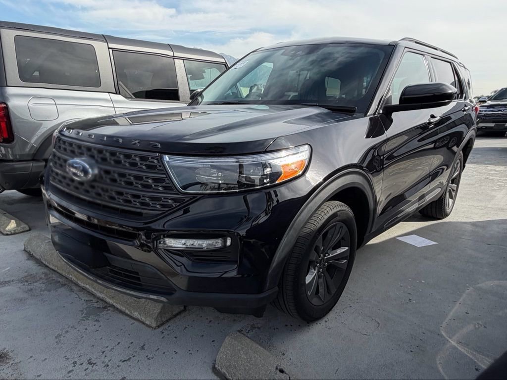 Certified 2022 Ford Explorer XLT w/ Equipment Group 202A image 2