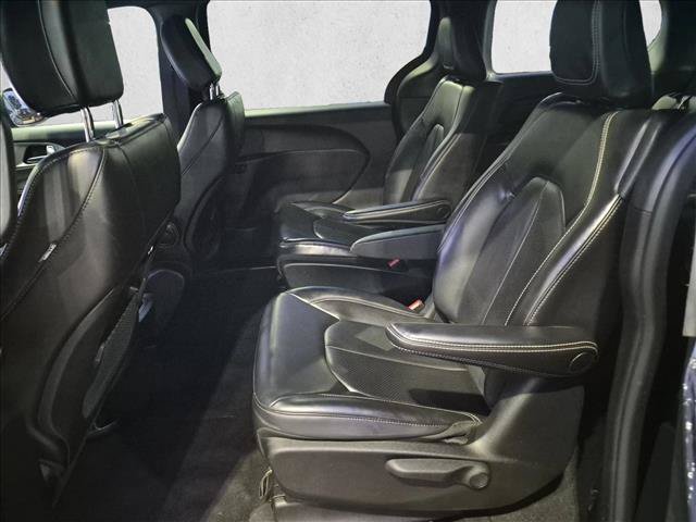 Used 2023 Chrysler Pacifica Touring-L w/ S Appearance Package FWD image 18