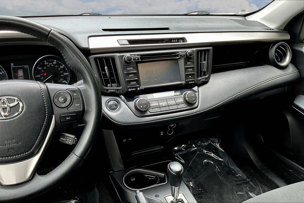 Used 2018 Toyota RAV4 XLE FWD image 11