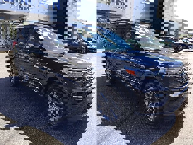 Certified 2022 Ford Explorer XLT w/ Equipment Group 202A image 6
