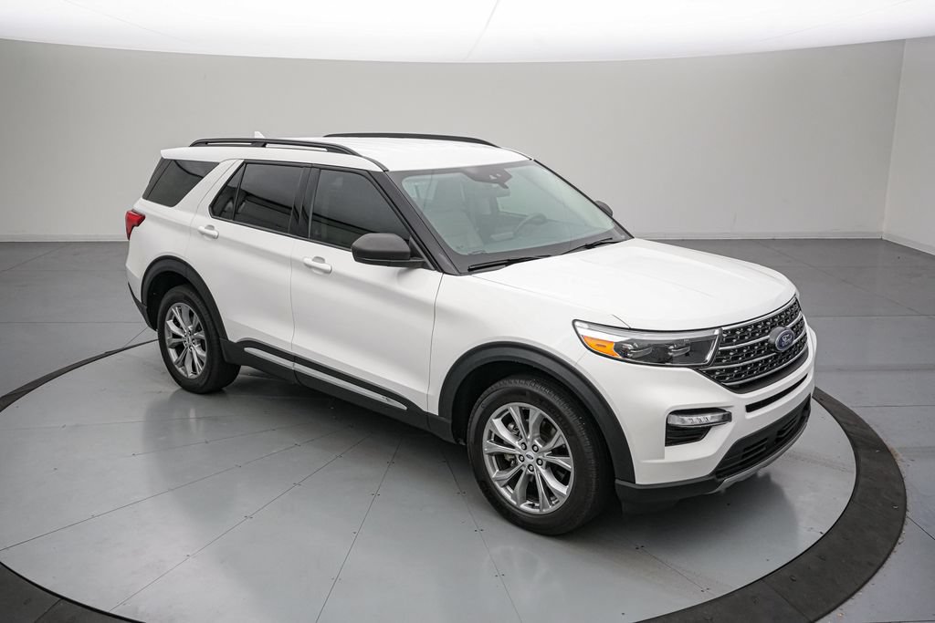 Certified 2023 Ford Explorer XLT w/ Equipment Group 202A AWD/4WD image 2