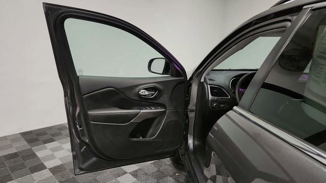 Used 2022 Jeep Cherokee Limited image 18