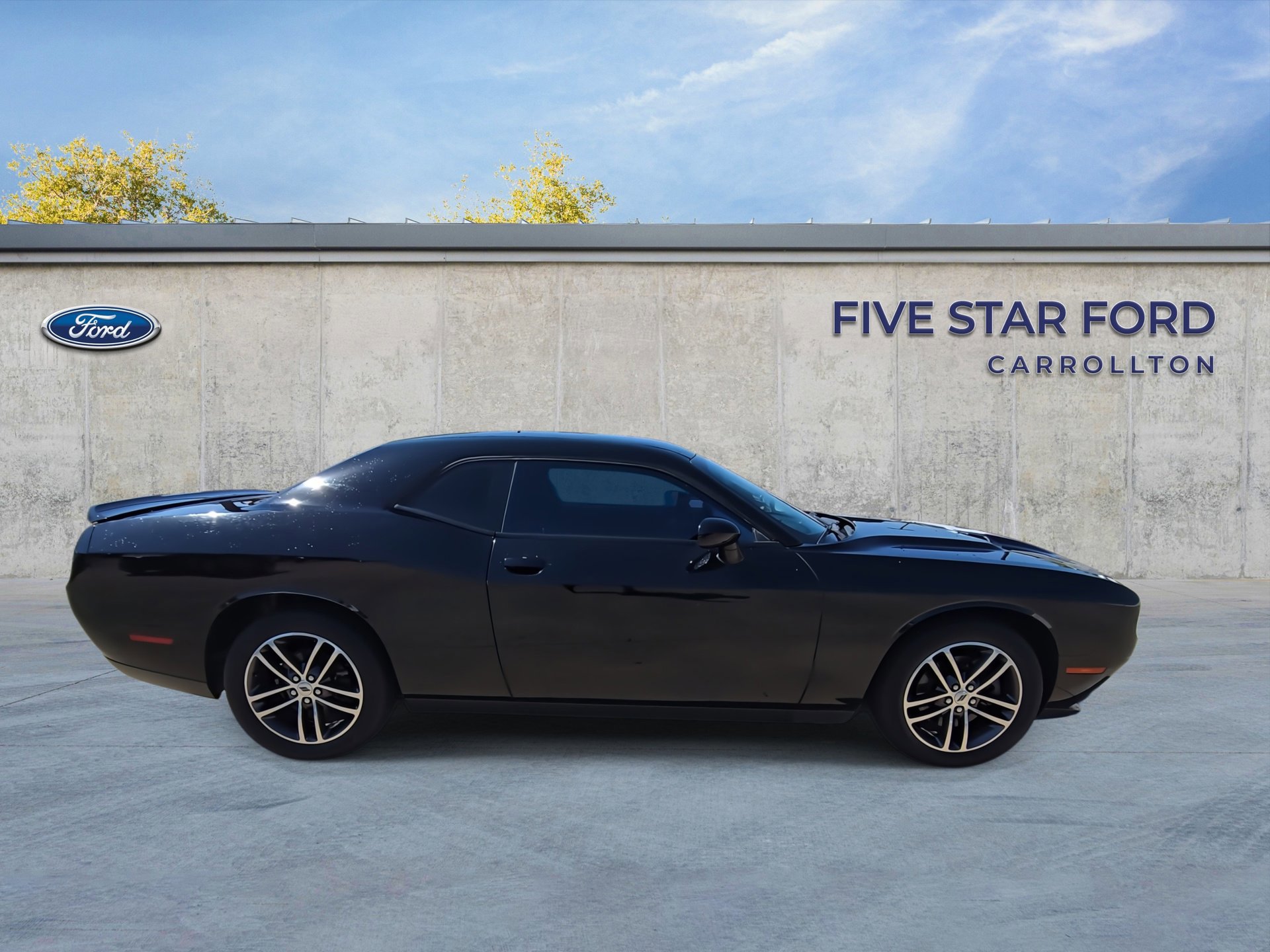 Used 2019 Dodge Challenger SXT image 6