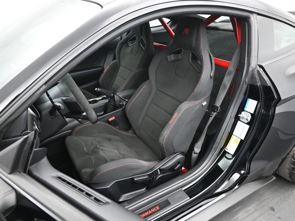 Certified 2017 Ford Mustang Shelby GT350R w/ GT350R Equipment Group 920A image 38