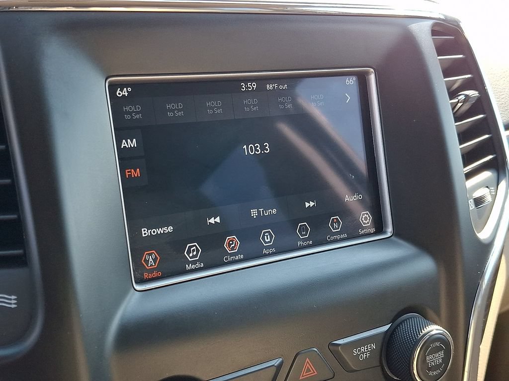 Used 2019 Jeep Grand Cherokee Laredo AWD/4WD image 16