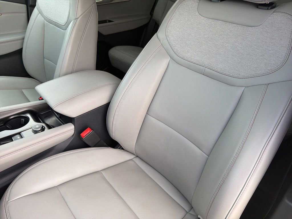 Certified 2025 Ford Explorer Active w/ Active Comfort Package RWD image 22