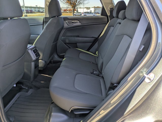 Used 2025 Kia Sportage LX image 28