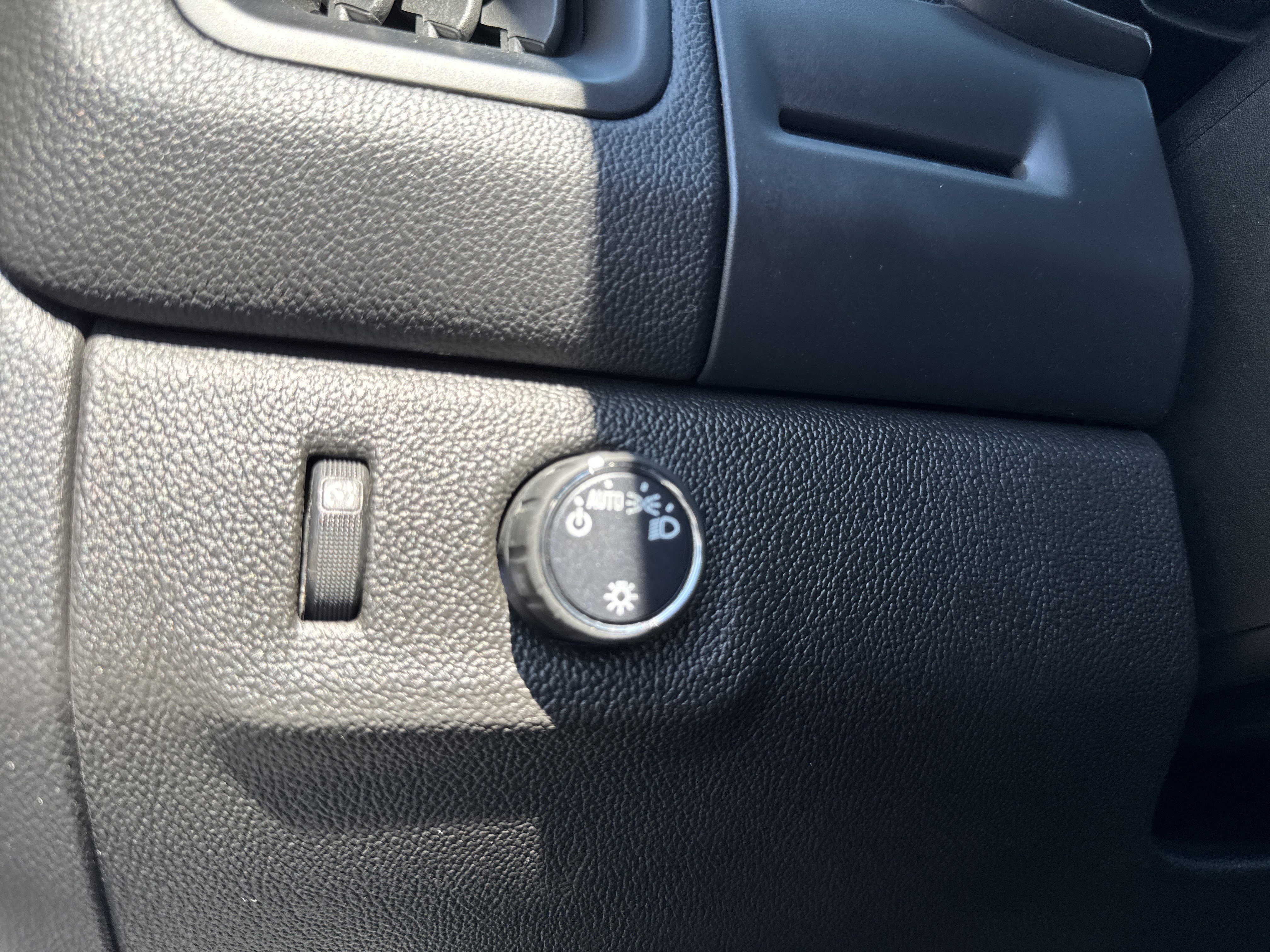 Used 2021 Chevrolet Colorado LT w/ Fleet Safety Package image 30