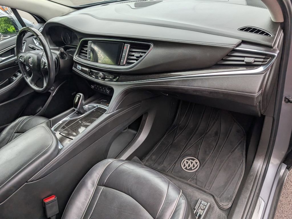 Used 2021 Buick Enclave Avenir w/ Avenir Technology Package AWD/4WD image 24