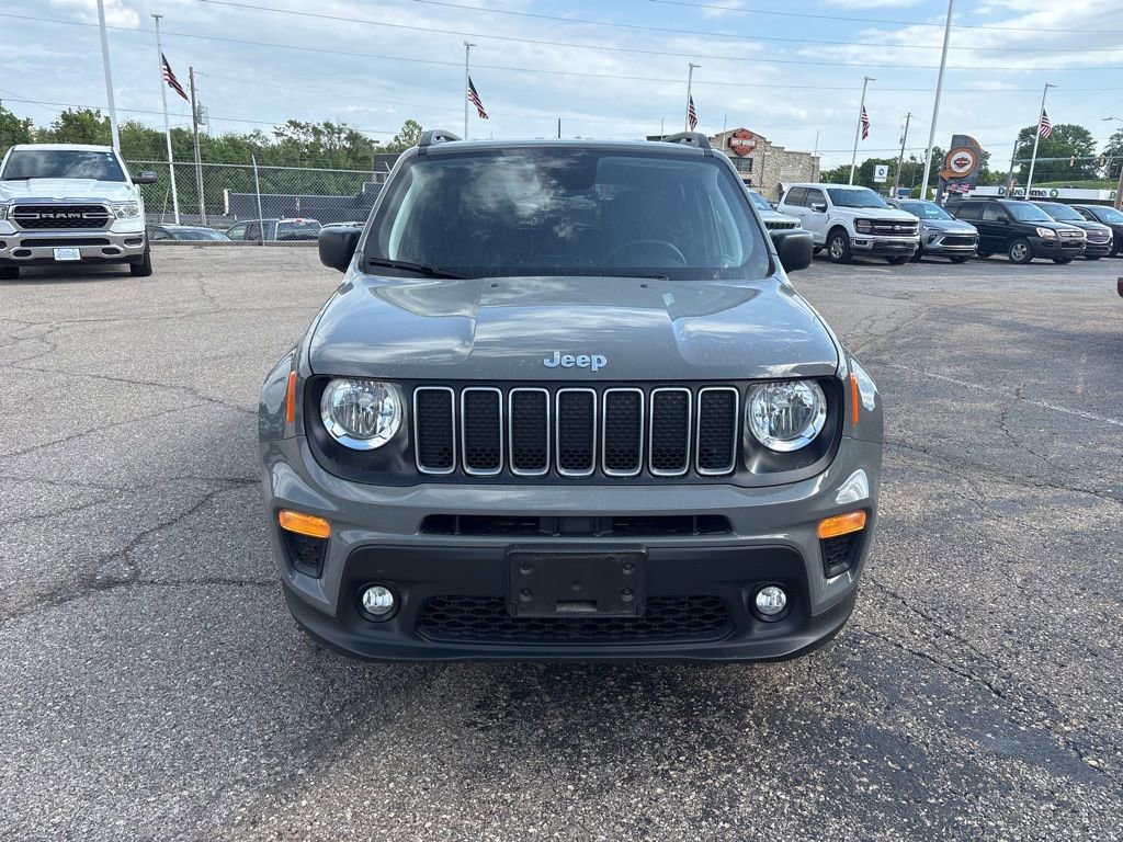 Used 2022 Jeep Renegade Latitude w/ Convenience Group AWD/4WD image 2
