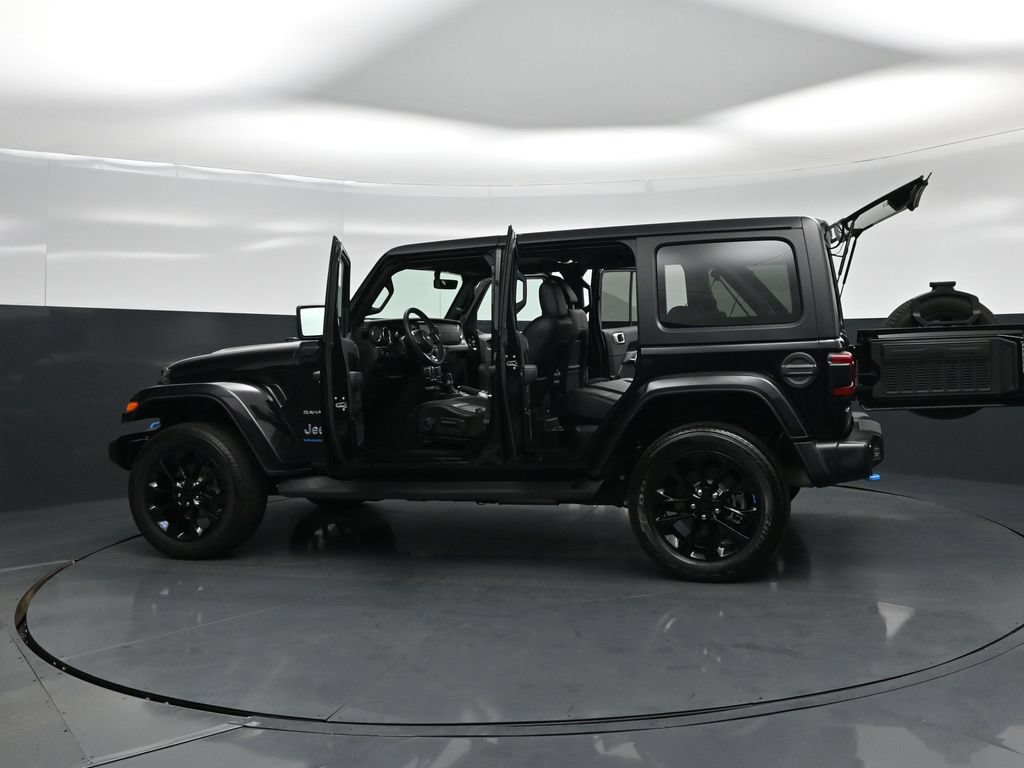 Used 2023 Jeep Wrangler Unlimited Sahara AWD/4WD image 31