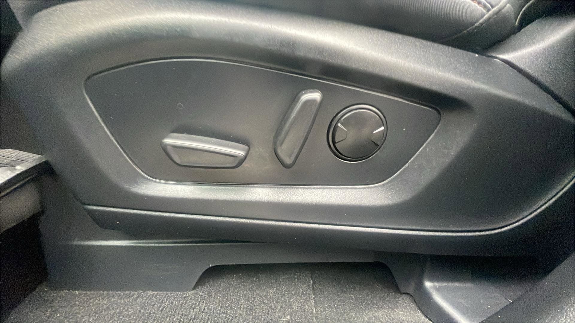 Certified 2025 Ford Explorer Active AWD/4WD image 25